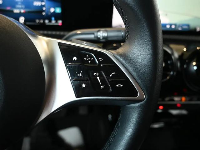 Mercedes-Benz A 180 A 180 d