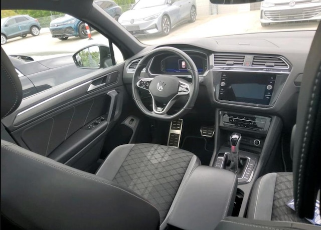 Volkswagen Tiguan Tiguan TSI R-LINE/BLACKSTYLE PANO+AHK+STHZG+20"