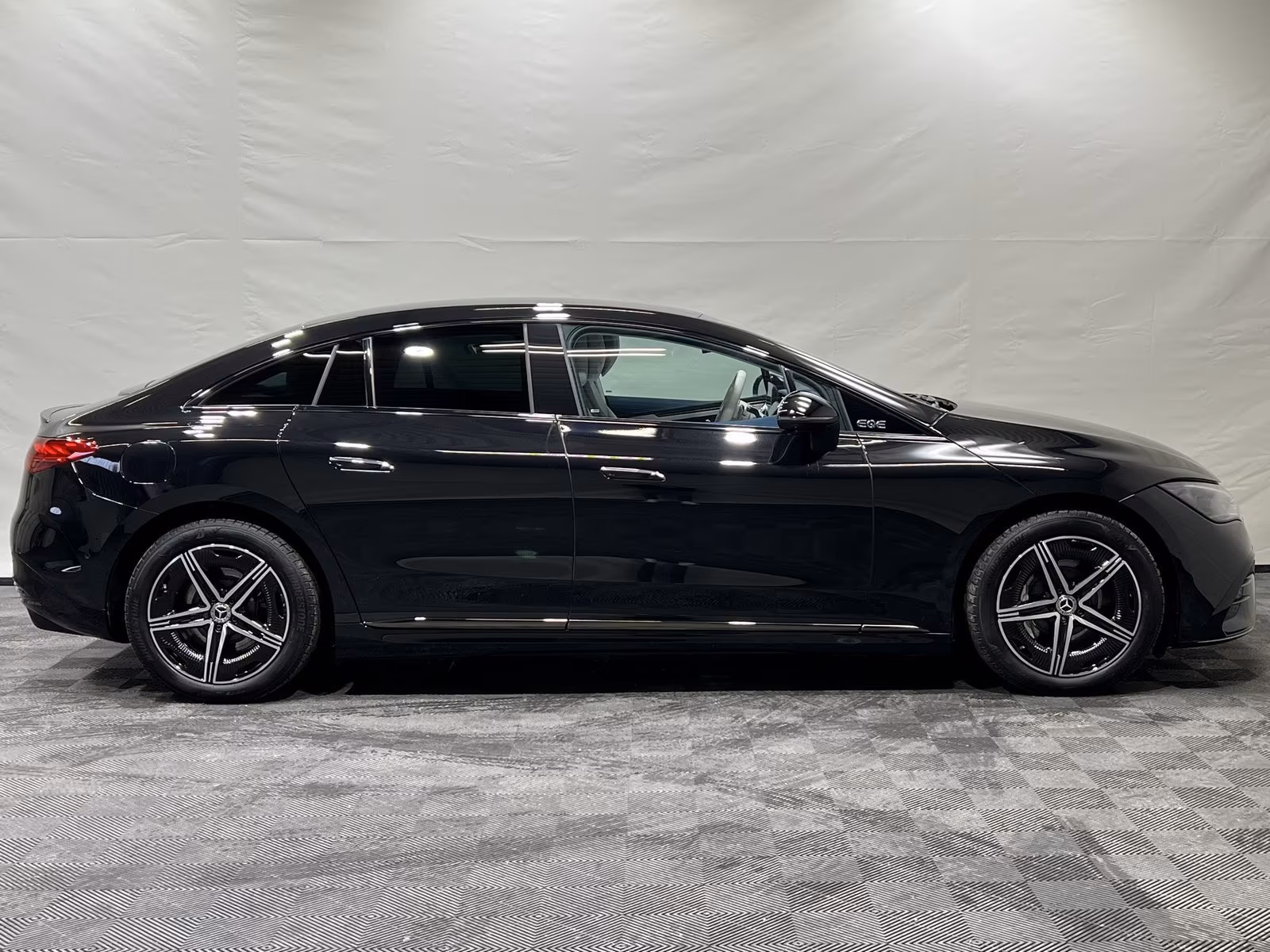 Mercedes-Benz EQE 300 AMG Line Sedan