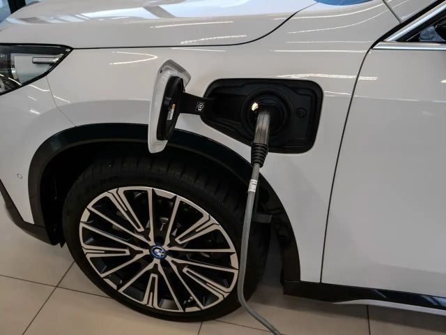 BMW X1 xDrive30e xLine Aut Nav HuD LED AHK Komfzg