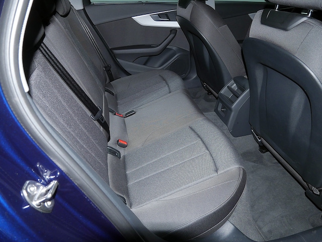 Audi A4 40 TFSI Quattro S-Tronic Sedan