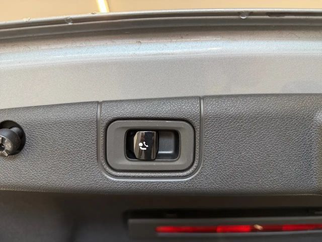 Mercedes-Benz E 220 E 220 d Sedan