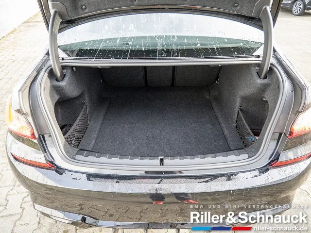 BMW 330 330d M-Sport Sedan