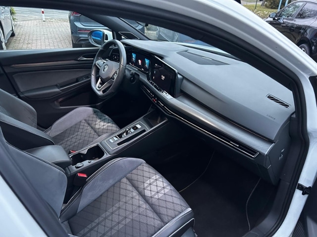 Volkswagen Golf 1.5 eTSI DSG