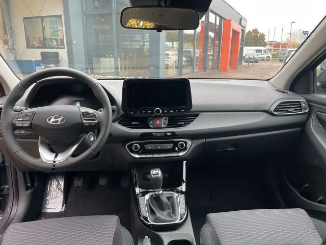 Hyundai i30 FAMILY *NAVI*KAMERA*CARPLAY*