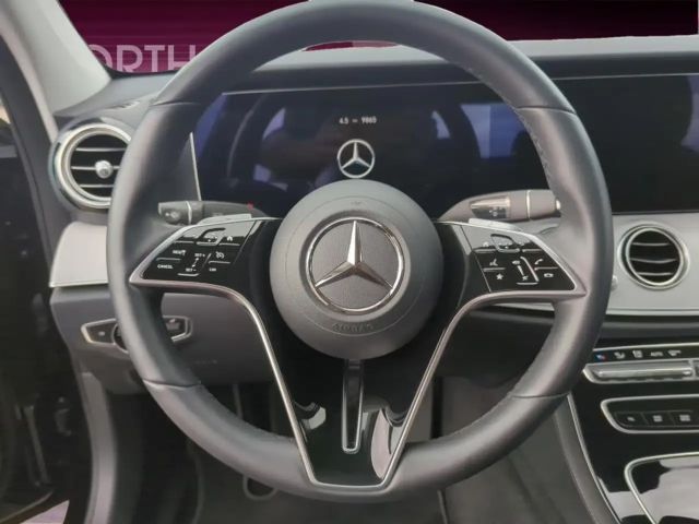 Mercedes-Benz E 200 Sedan