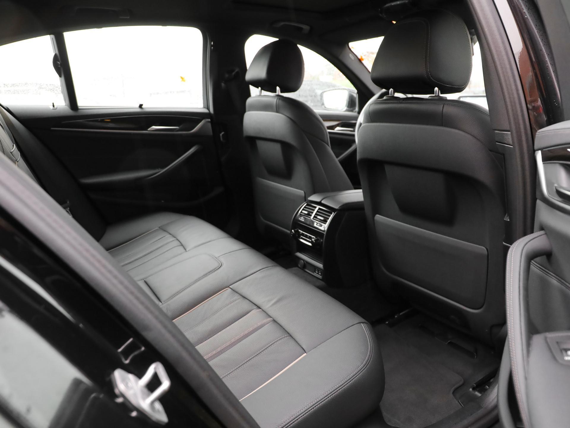 BMW 530 530e Luxury Line Sedan