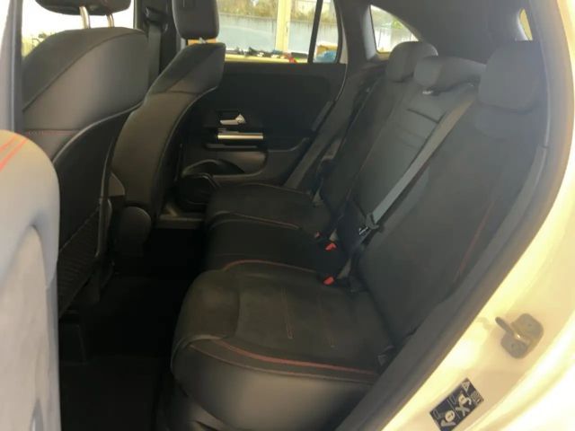 Mercedes-Benz GLA 200 4MATIC AMG Line GLA 200 d