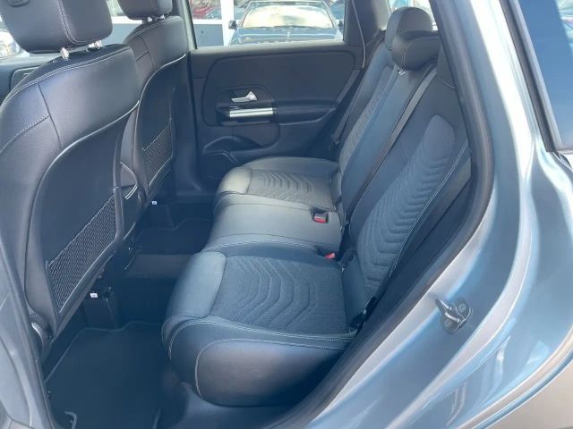 Mercedes-Benz B 180 B 180 d