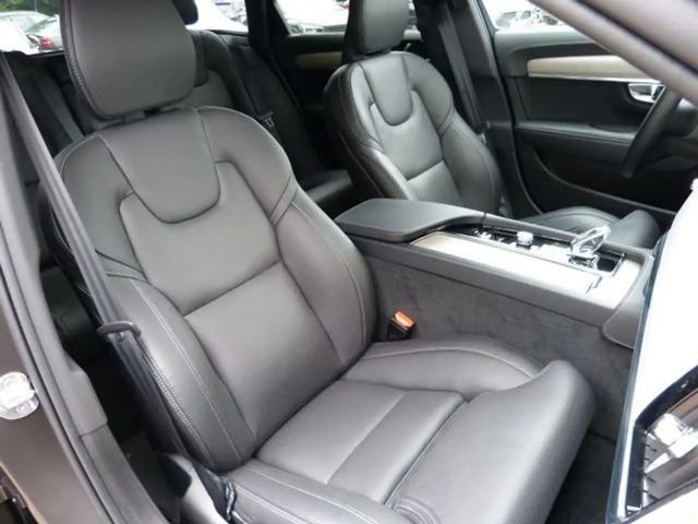 Volvo V90 Cross Country AWD Plus