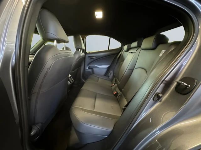 Lexus UX 250h