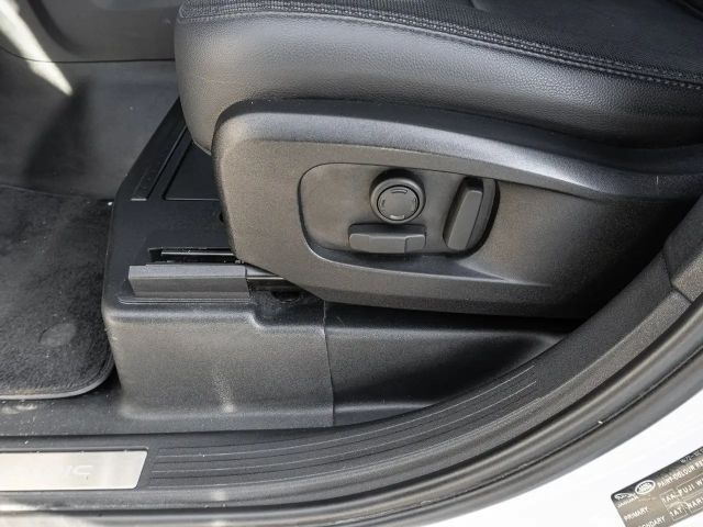 Land Rover Defender 3.0 110 D200 Dynamic SE