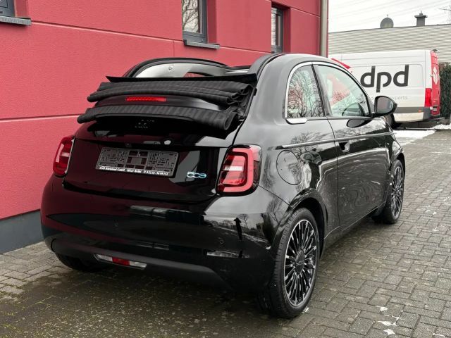 Fiat 500e La Prima