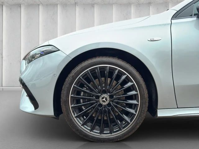 Mercedes-Benz A 250 A 250 e AMG Line