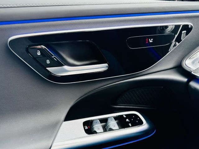 Mercedes-Benz E 220 AMG Line E 220 d Sedan