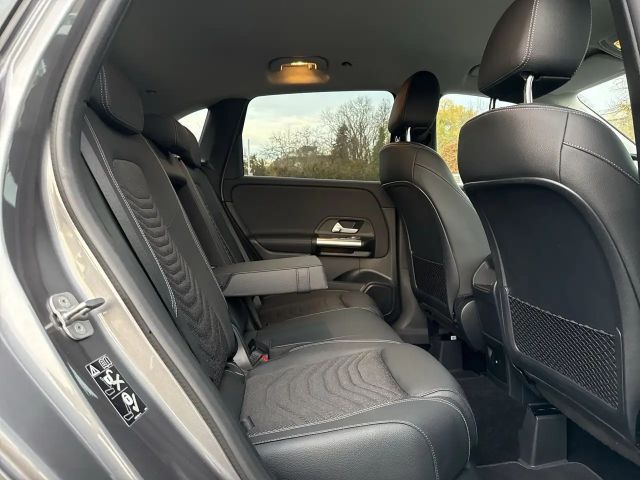 Mercedes-Benz B 180 B 180 d Sedan