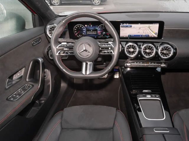 Mercedes-Benz A 220 4MATIC AMG Line