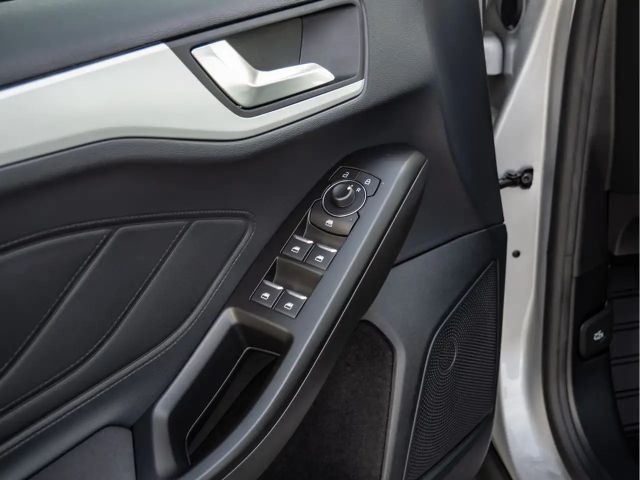 Ford Focus C & C 1.0L 125PS PDC KAMERA NAVI LED