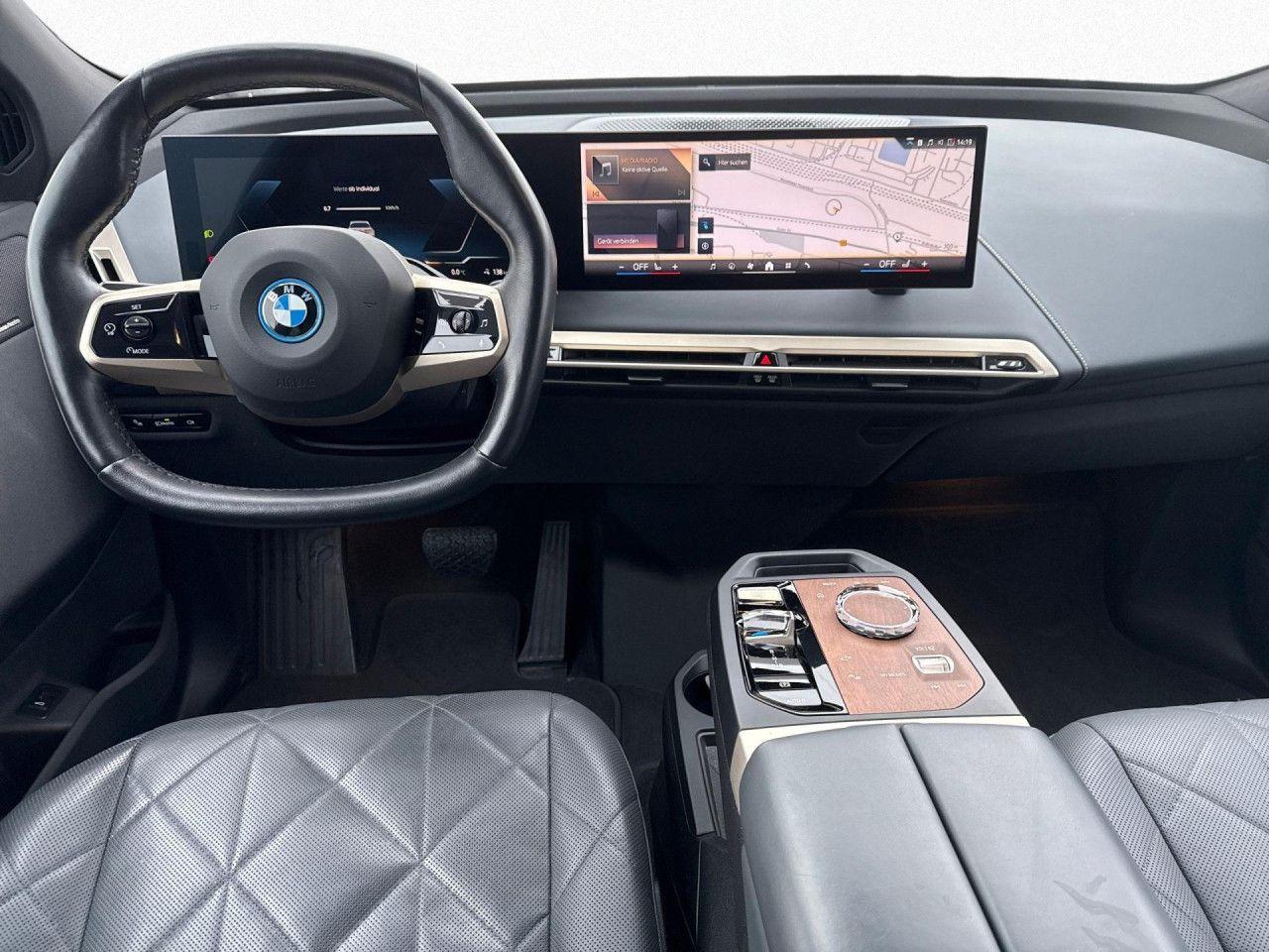 BMW iX xDrive