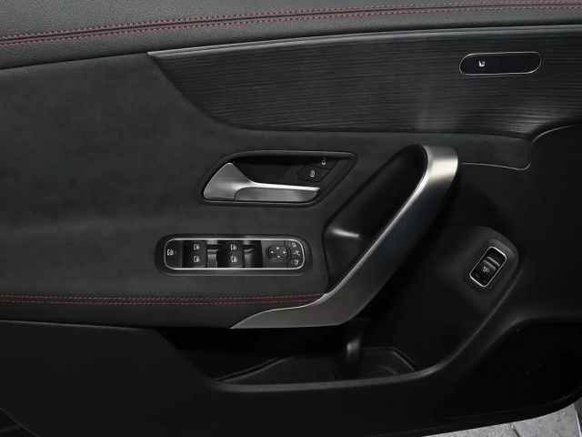 Mercedes-Benz CLA 200 AMG Line Coupé