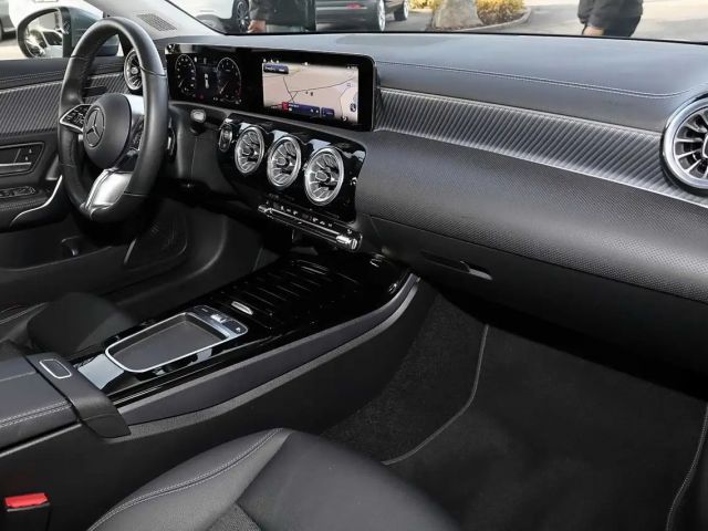 Mercedes-Benz CLA 180 DISTRONIC+TOTWINKEL+360°