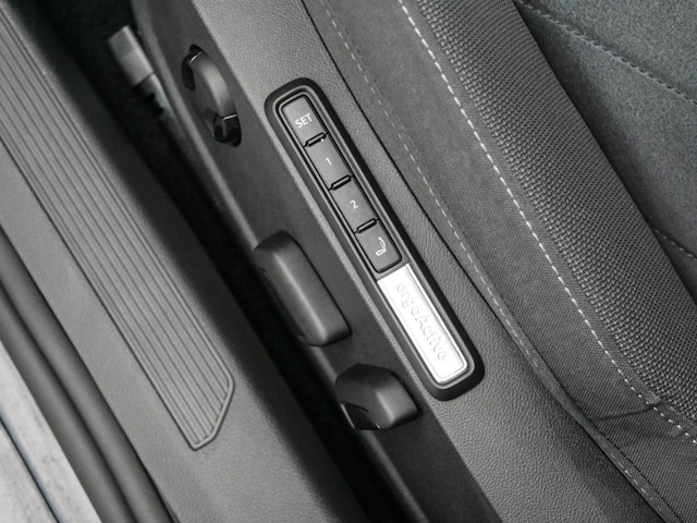 Volkswagen Golf 2.0 TSI IQ.Drive Style Variant