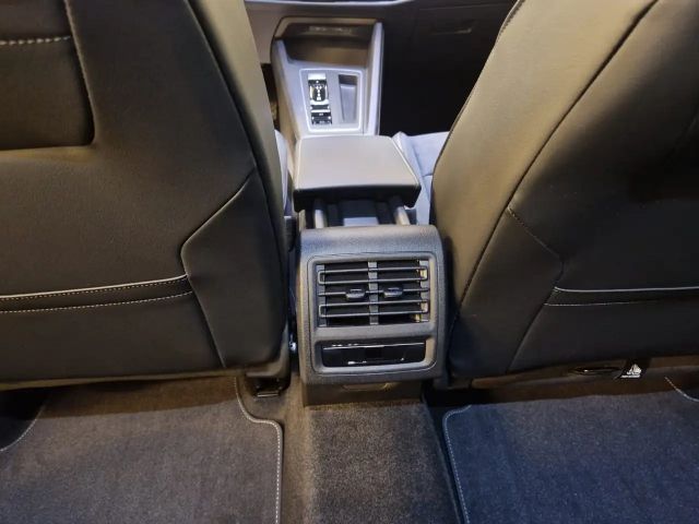 Volkswagen Golf Business DSG Variant