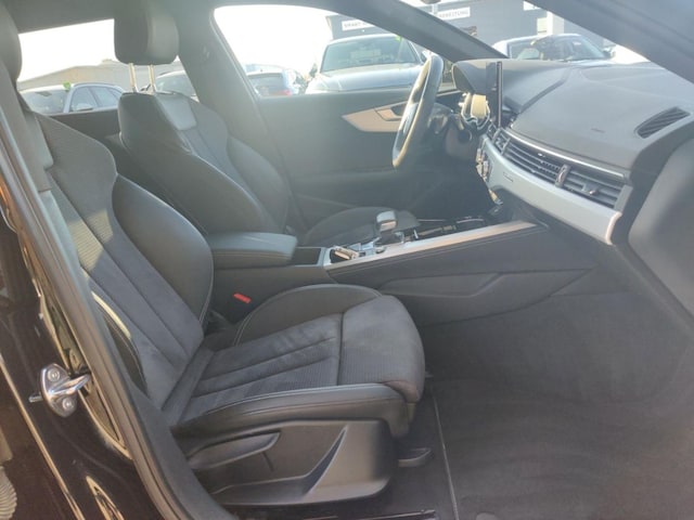 Audi A4 40 TFSI Avant Quattro S-Line S-Tronic