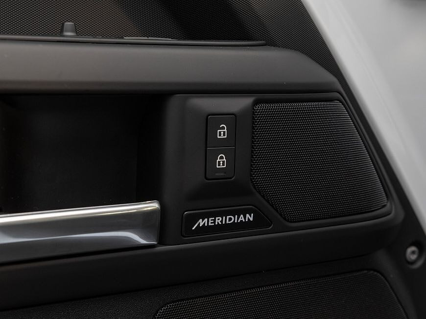 Land Rover Defender 110 Dynamic SE