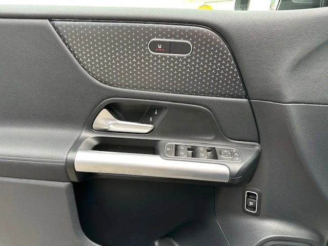 Mercedes-Benz B 200 Progressive Sedan