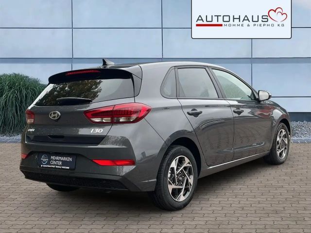 Hyundai i30 FAMILY *NAVI*KAMERA*CARPLAY*