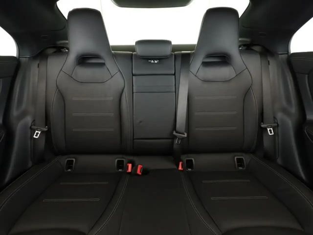 Mercedes-Benz CLA 200 AMG Line Coupé