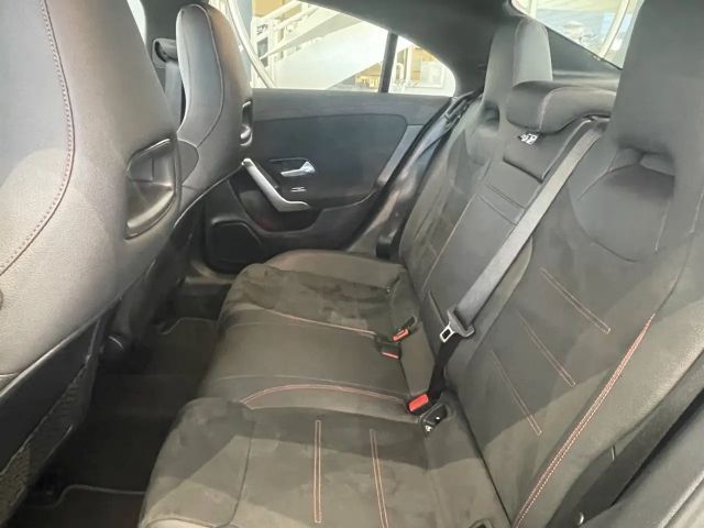 Mercedes-Benz CLA 200 AMG Line Coupé