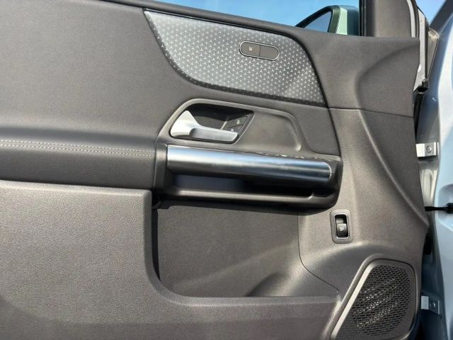 Mercedes-Benz B 180 Sedan