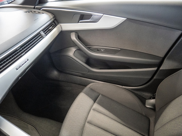 Audi A4 40 TFSI Avant Quattro S-Tronic
