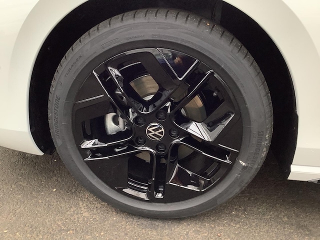 Volkswagen Passat 2.0 TDI DSG IQ.Drive R-Line