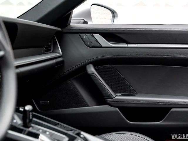 Porsche 992 4 Cabrio Targa