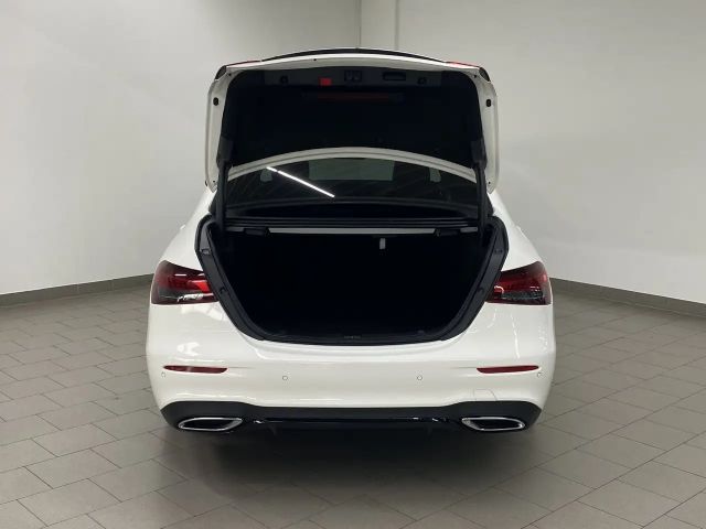 Mercedes-Benz E 200 AMG Line Sedan