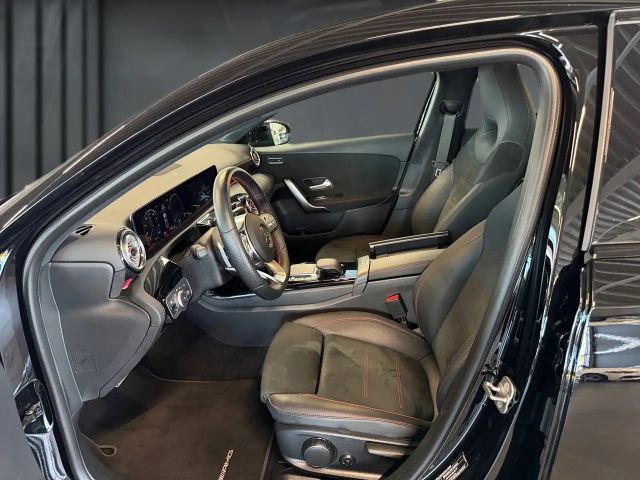 Mercedes-Benz A 250 A 250 e AMG Line