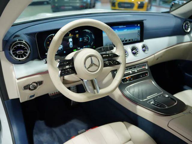 Mercedes-Benz E 200 4MATIC AMG Line Coupé