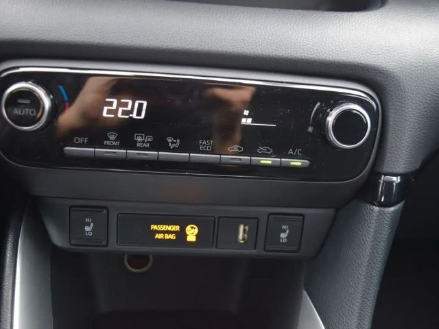 Toyota Yaris Club Hatchback