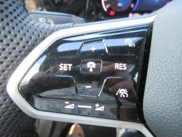 Volkswagen Golf 1.5 TSI IQ.Drive R-Line