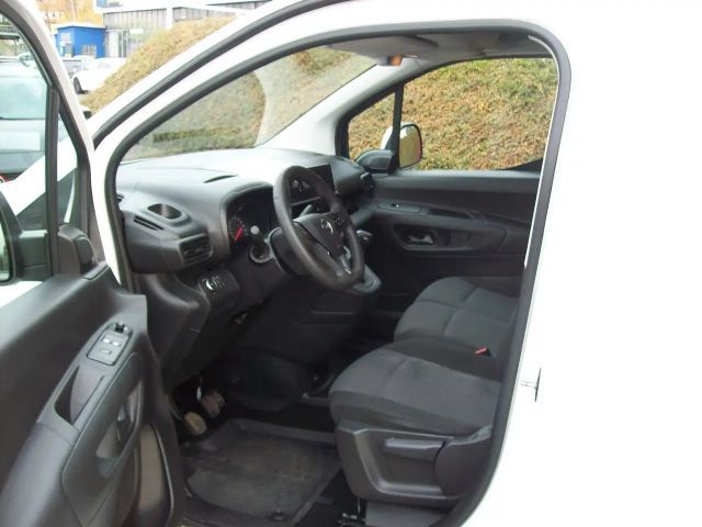 Opel Combo E 1.2 Cargo XL Holzboden Anhängerkupplung