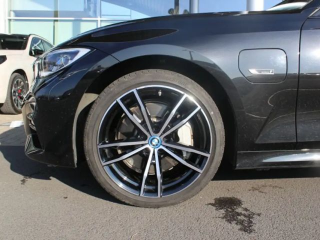 BMW 330 330e M-Sport Touring xDrive