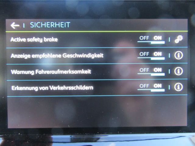 Peugeot E-2008 Allure Pack