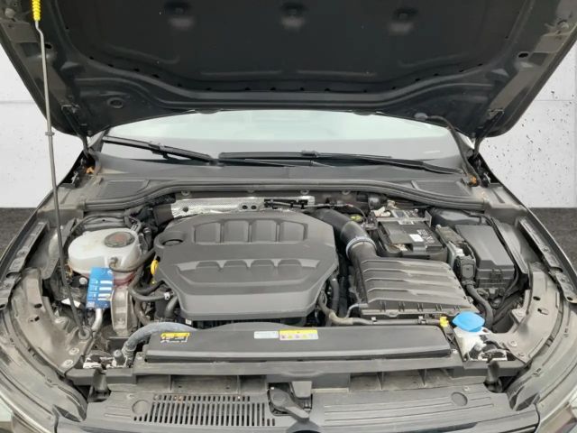 Volkswagen Golf 2.0 TSI Golf VIII