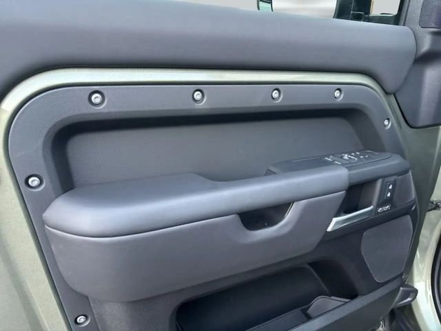 Land Rover Defender 90 D300 Dynamic HSE