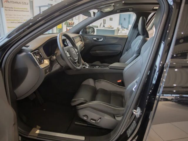 Volvo XC60 AWD Dark Plus