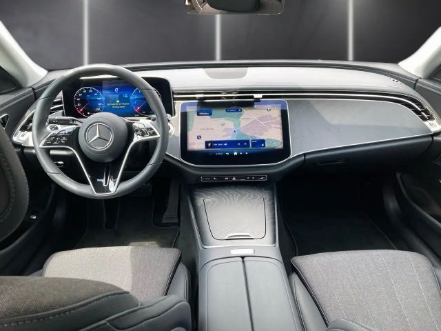 Mercedes-Benz E 200 AVANTGARDE Sedan