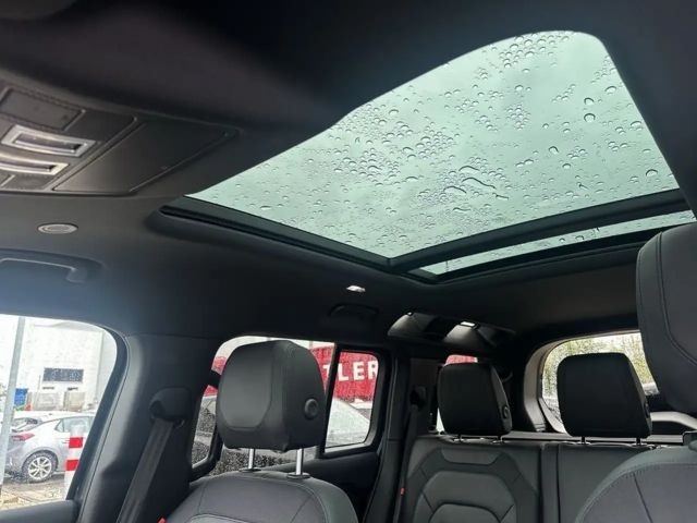 Land Rover Defender 110 D250 Dynamic SE